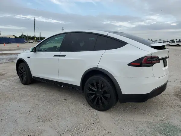 7SAXCBE63NF357327 2022 TESLA MODEL X - Image 2