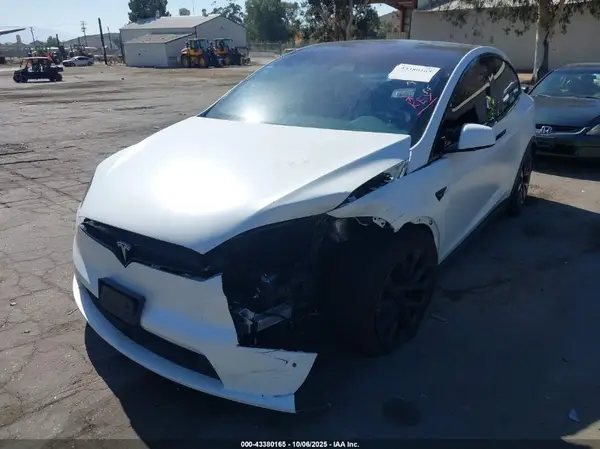 7SAXCBE64NF349253 2022 TESLA MODEL X - Image 2