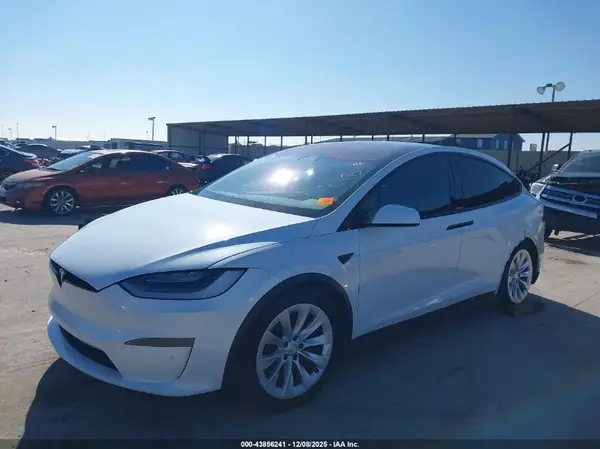 7SAXCBE66NF332678 2022 TESLA MODEL X - Image 2