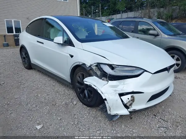 7SAXCBE67NF340661 2022 TESLA MODEL X - Image 1