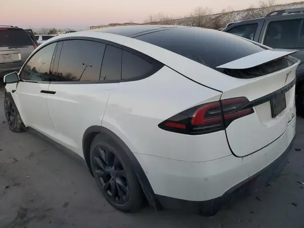7SAXCBE67NF356567 2022 TESLA MODEL X - Image 2