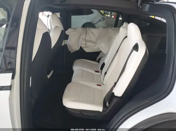7SAXCDE51NF342005 2022 TESLA MODEL X - Image 8