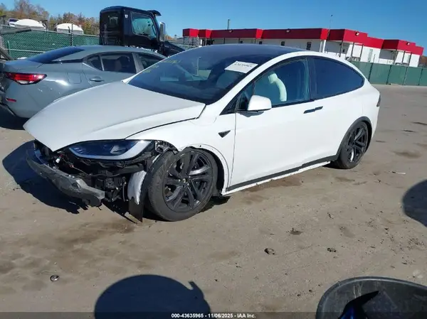 7SAXCDE51TF475103 2026 TESLA MODEL X - Image 2