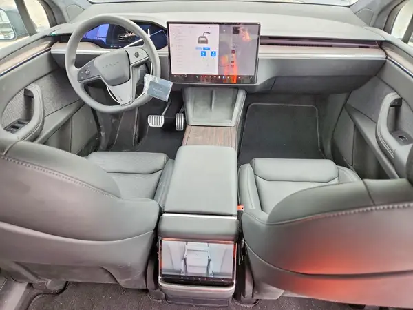 7SAXCDE52SF468756 2025 TESLA MODEL X - Image 8