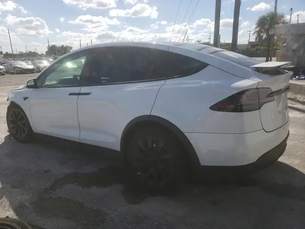 7SAXCDE54NF364774 2022 TESLA MODEL X - Image 2