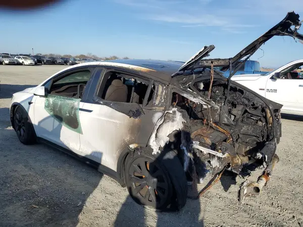 7SAXCDE54PF374496 2023 TESLA MODEL X - Image 2