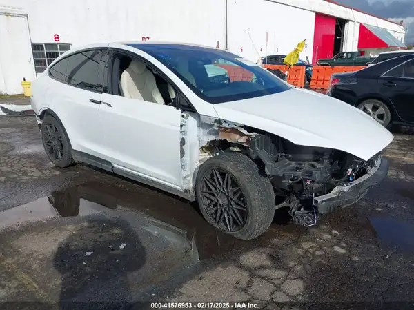 7SAXCDE56NF360208 2022 TESLA MODEL X - Image 1