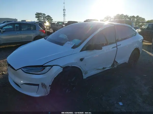 7SAXCDE58PF404082 2023 TESLA MODEL X - Image 2