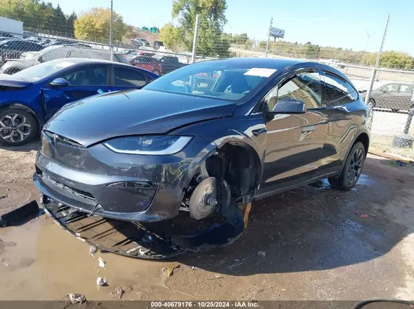 7SAXCDE59RF444867 2024 TESLA MODEL X - Image 2