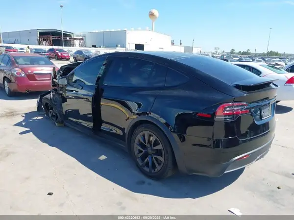 2023 TESLA MODEL X IAAI lot 43320692 auction photo 3