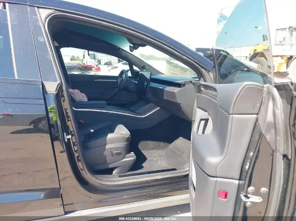 2023 TESLA MODEL X IAAI lot 43320692 auction photo 5