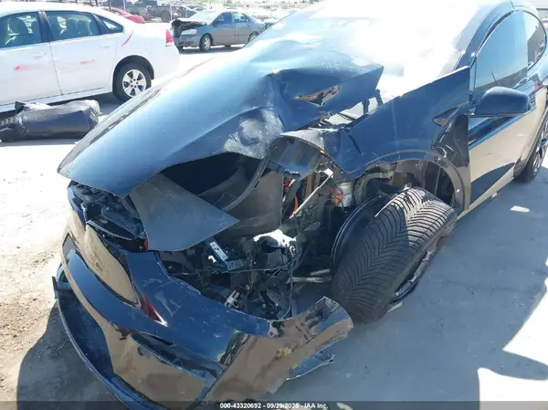 2023 TESLA MODEL X IAAI lot 43320692 auction photo 6