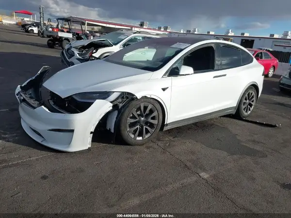 7SAXCDE5XSF465748 2025 TESLA MODEL X - Image 2