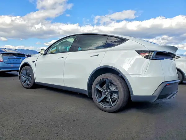 7SAYDEE4TF531656 2026 TESLA MODEL Y - Image 2