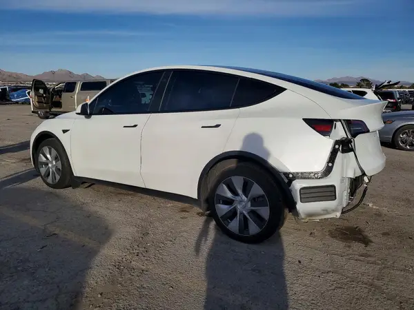 7SAYGAEE0NF339751 2022 TESLA MODEL Y - Image 2