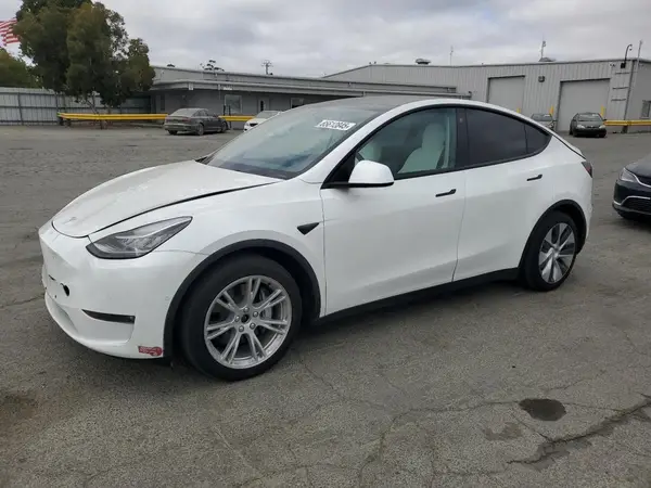 7SAYGAEE0NF358624 2022 TESLA MODEL Y - Image 1