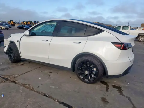 7SAYGAEE0NF362740 2022 TESLA MODEL Y - Image 2