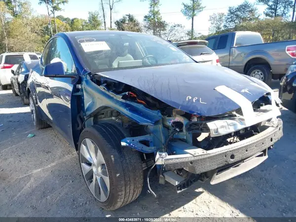 7SAYGAEE0NF382678 2022 TESLA MODEL Y - Image 1