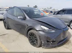 7SAYGAEE0NF389792 2022 TESLA MODEL Y