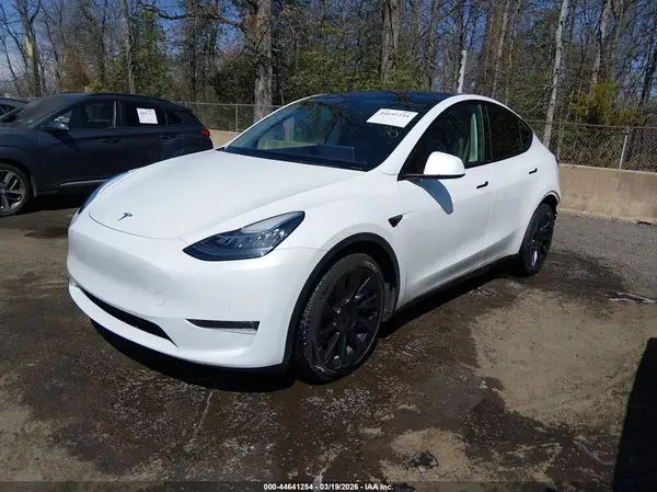 7SAYGAEE0NF400659 2022 TESLA MODEL Y - Image 2