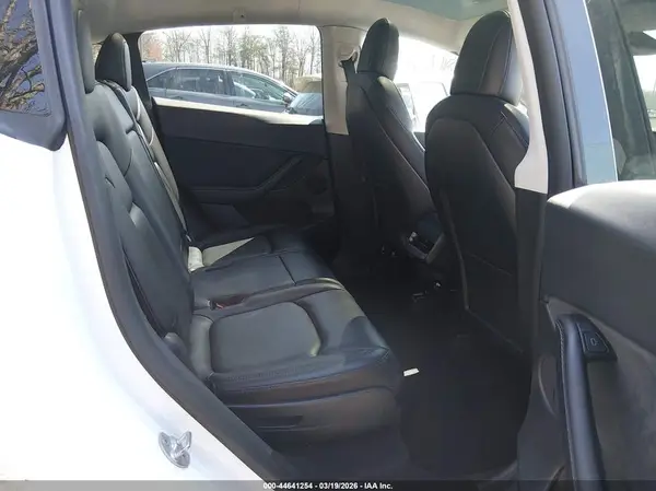 7SAYGAEE0NF400659 2022 TESLA MODEL Y - Image 8