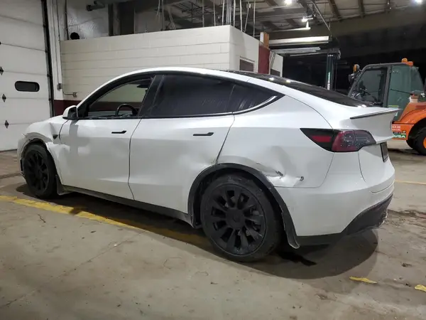 7SAYGAEE0NF401634 2022 TESLA MODEL Y - Image 2