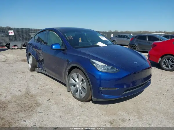 7SAYGAEE0NF428929 2022 TESLA MODEL Y - Image 1