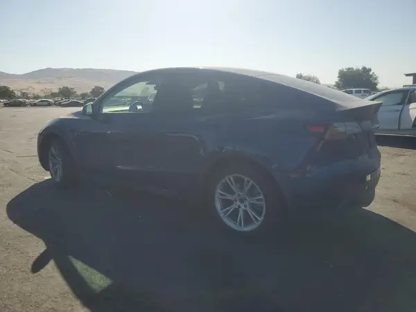 7SAYGAEE0NF487527 2022 TESLA MODEL Y - Image 2