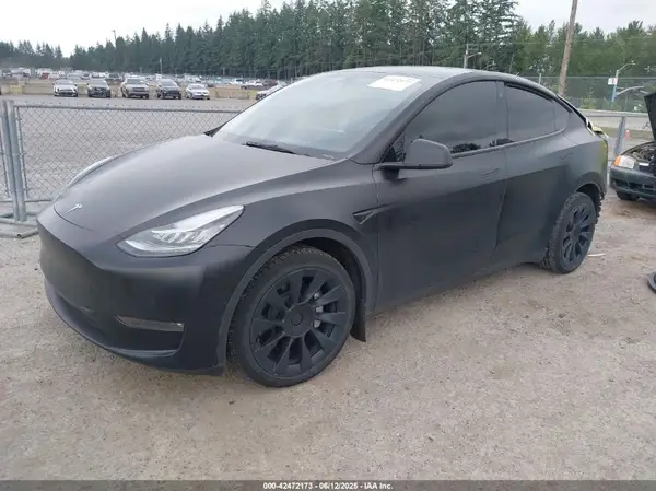 7SAYGAEE0NF492761 2022 TESLA MODEL Y - Image 2