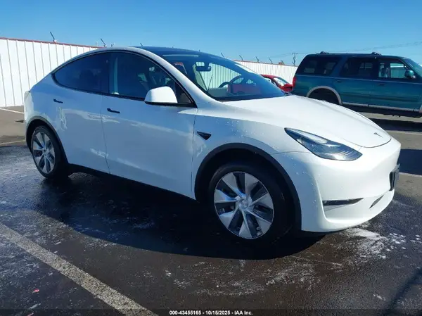 7SAYGAEE0NF493375 2022 TESLA MODEL Y - Image 1