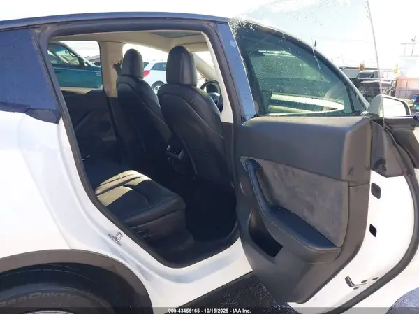 7SAYGAEE0NF493375 2022 TESLA MODEL Y - Image 8