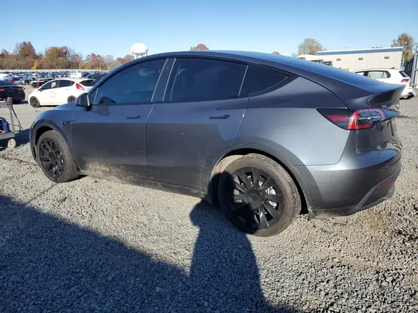 7SAYGAEE0NF508585 2022 TESLA MODEL Y - Image 2