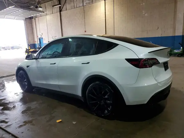 7SAYGAEE0NF521885 2022 TESLA MODEL Y - Image 2
