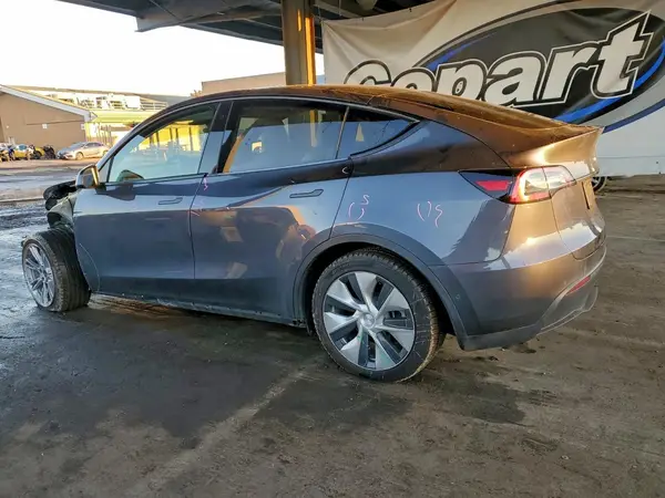 7SAYGAEE0NF523071 2022 TESLA MODEL Y - Image 2