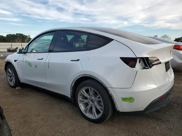 7SAYGAEE0NF533812 2022 TESLA MODEL Y - Image 2