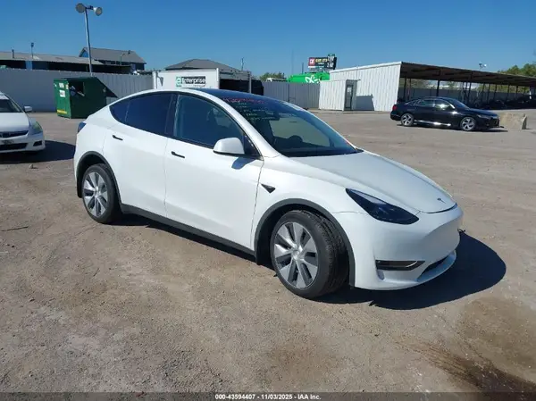 7SAYGAEE0NF536449 2022 TESLA MODEL Y - Image 1