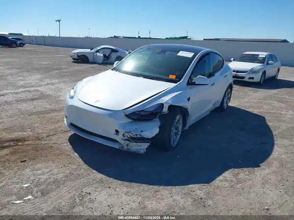 7SAYGAEE0NF536449 2022 TESLA MODEL Y - Image 2