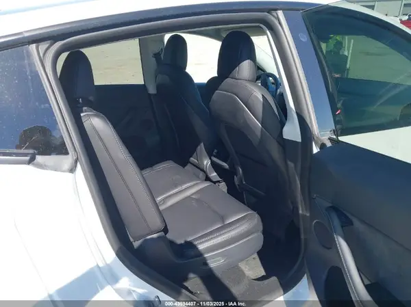 7SAYGAEE0NF536449 2022 TESLA MODEL Y - Image 8