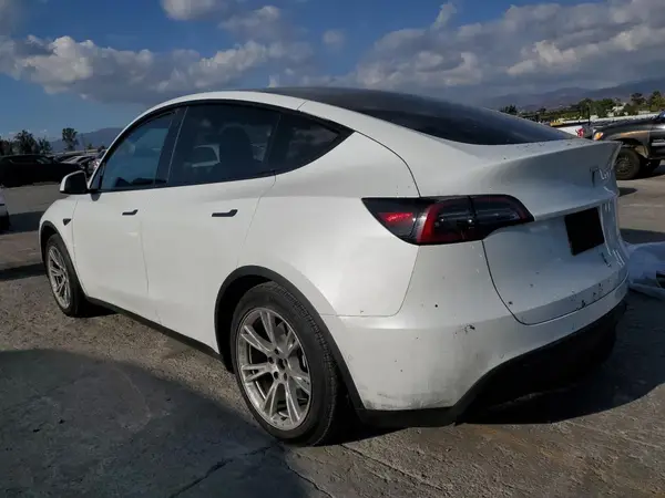 7SAYGAEE0NF540419 2022 TESLA MODEL Y - Image 2
