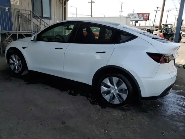 7SAYGAEE0NF545278 2022 TESLA MODEL Y - Image 2