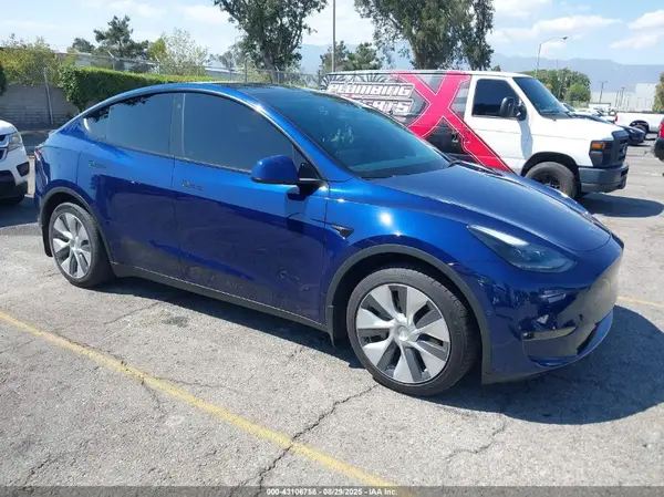 7SAYGAEE0NF552814 2022 TESLA MODEL Y - Image 1