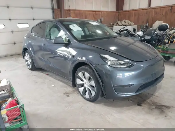 7SAYGAEE0NF567801 2022 TESLA MODEL Y - Image 1