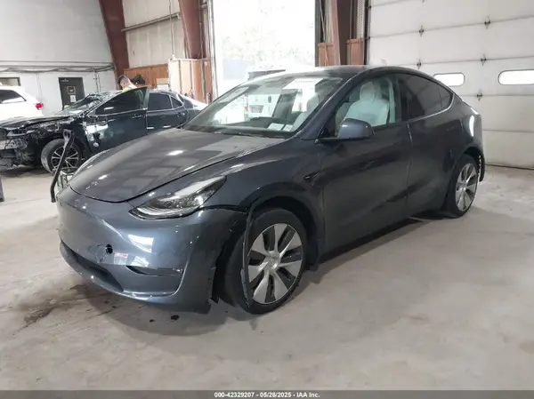 7SAYGAEE0NF567801 2022 TESLA MODEL Y - Image 2
