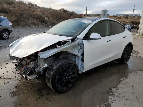 7SAYGAEE0NF568396 2022 TESLA MODEL Y - Image 1