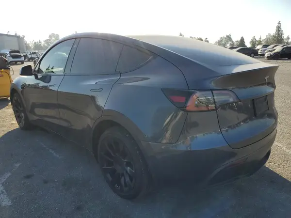 7SAYGAEE0NF575901 2022 TESLA MODEL Y - Image 2