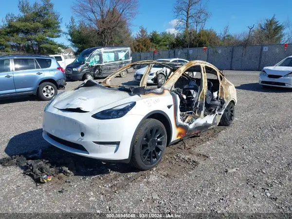 7SAYGAEE0PF591258 2023 TESLA MODEL Y - Image 2