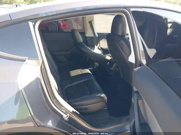 7SAYGAEE0PF606695 2023 TESLA MODEL Y - Image 8