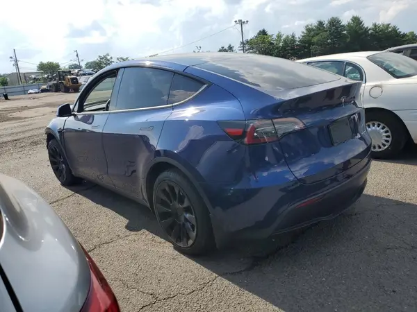 7SAYGAEE0PF637428 2023 TESLA MODEL Y - Image 2