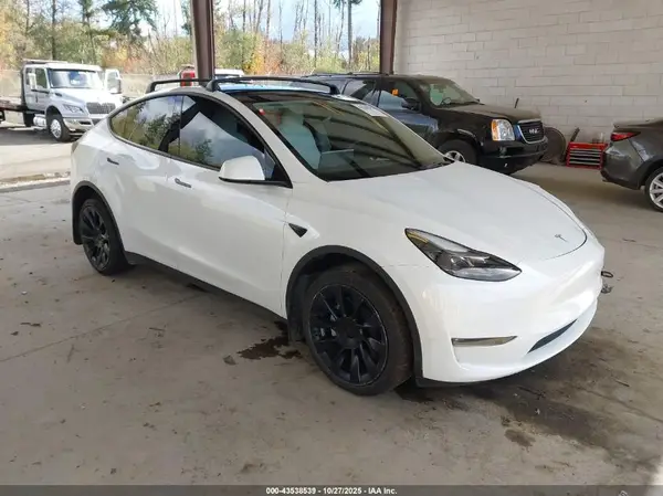 7SAYGAEE0PF641138 2023 TESLA MODEL Y - Image 1
