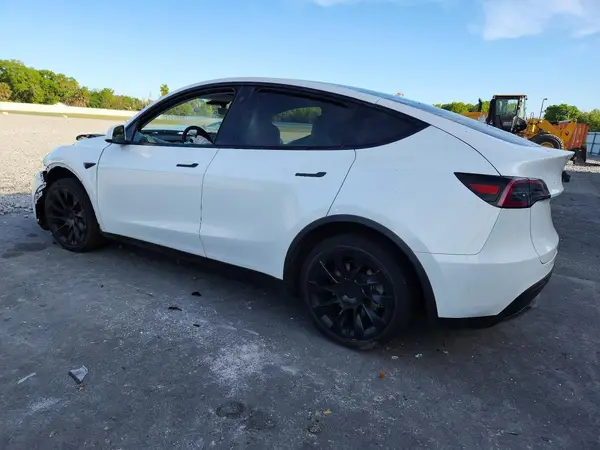 7SAYGAEE0PF647800 2023 TESLA MODEL Y - Image 2